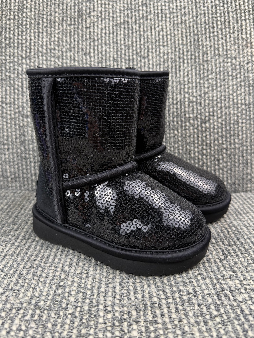 UGG Classic Short Chunky Sequin Boots Toddler Girls 8 Black 1135330T In Box